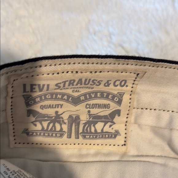 Levi's Black Chinos Slim Fit - Picture 5 of 9